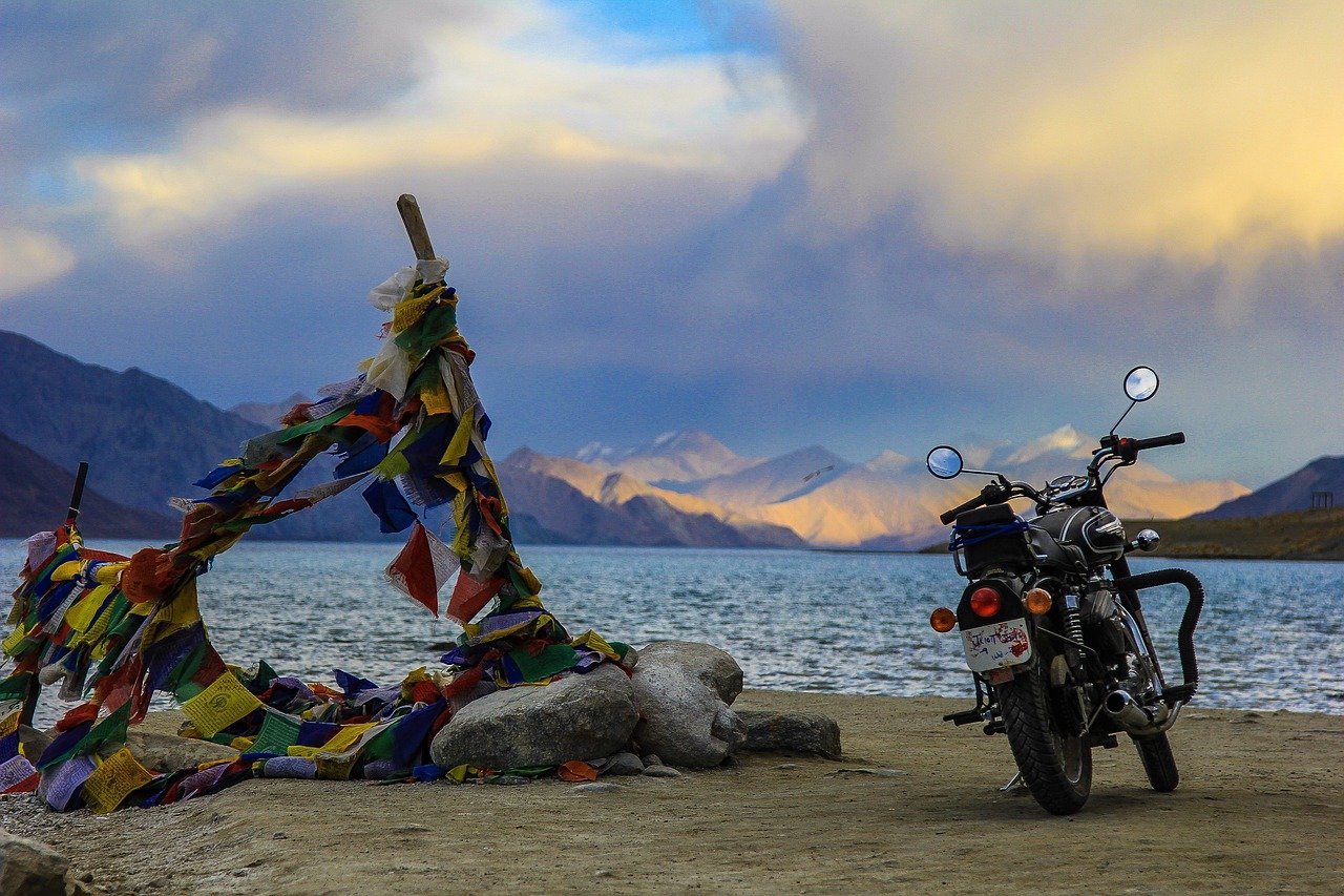 ladakh, pangong lake, nature-7545887.jpg